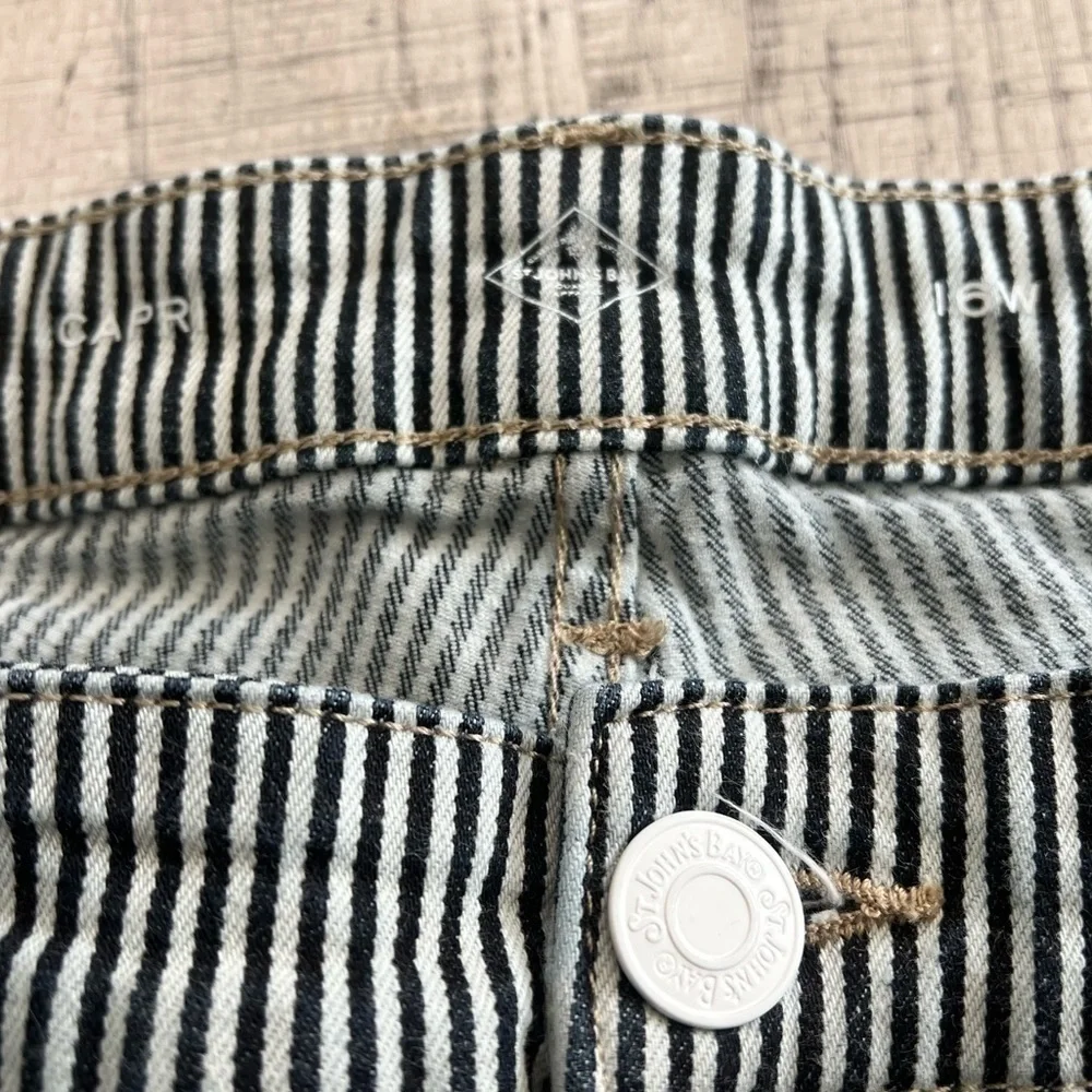 St. John’s Bay Black and White Striped Capri Pants Size 16W - Picture 5 of 7